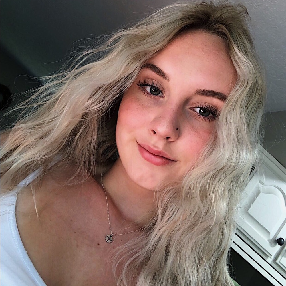 Meet your Posher, Amia